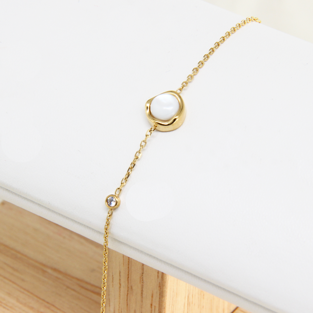 The Lumina Cabochon Oasis Bracelet