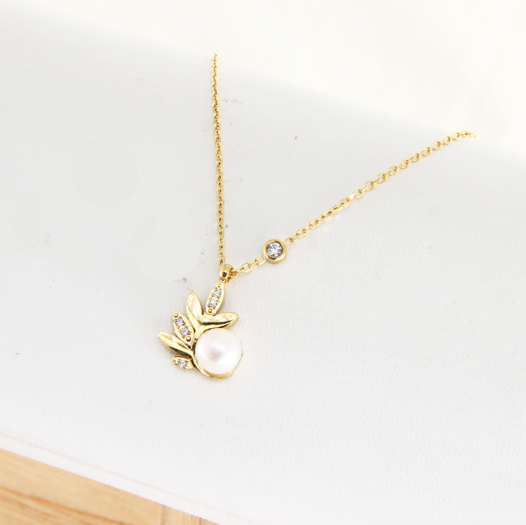 The Aurelia Pearl Botanical Necklace